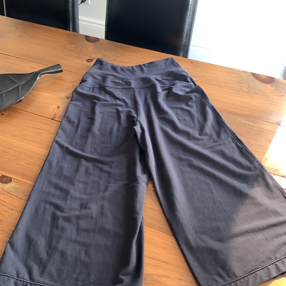 Lululemon culottes - Picture 2 of 2
